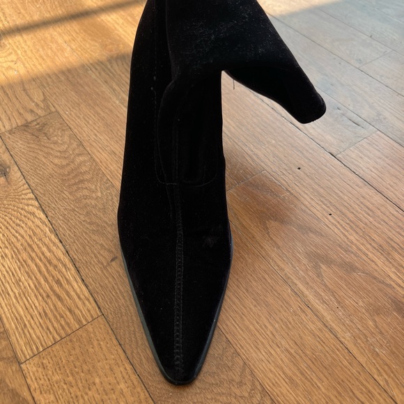 Vintage BCBG Black Velvet Boots with Dark Silver Heel size 7.5 - Picture 7 of 9